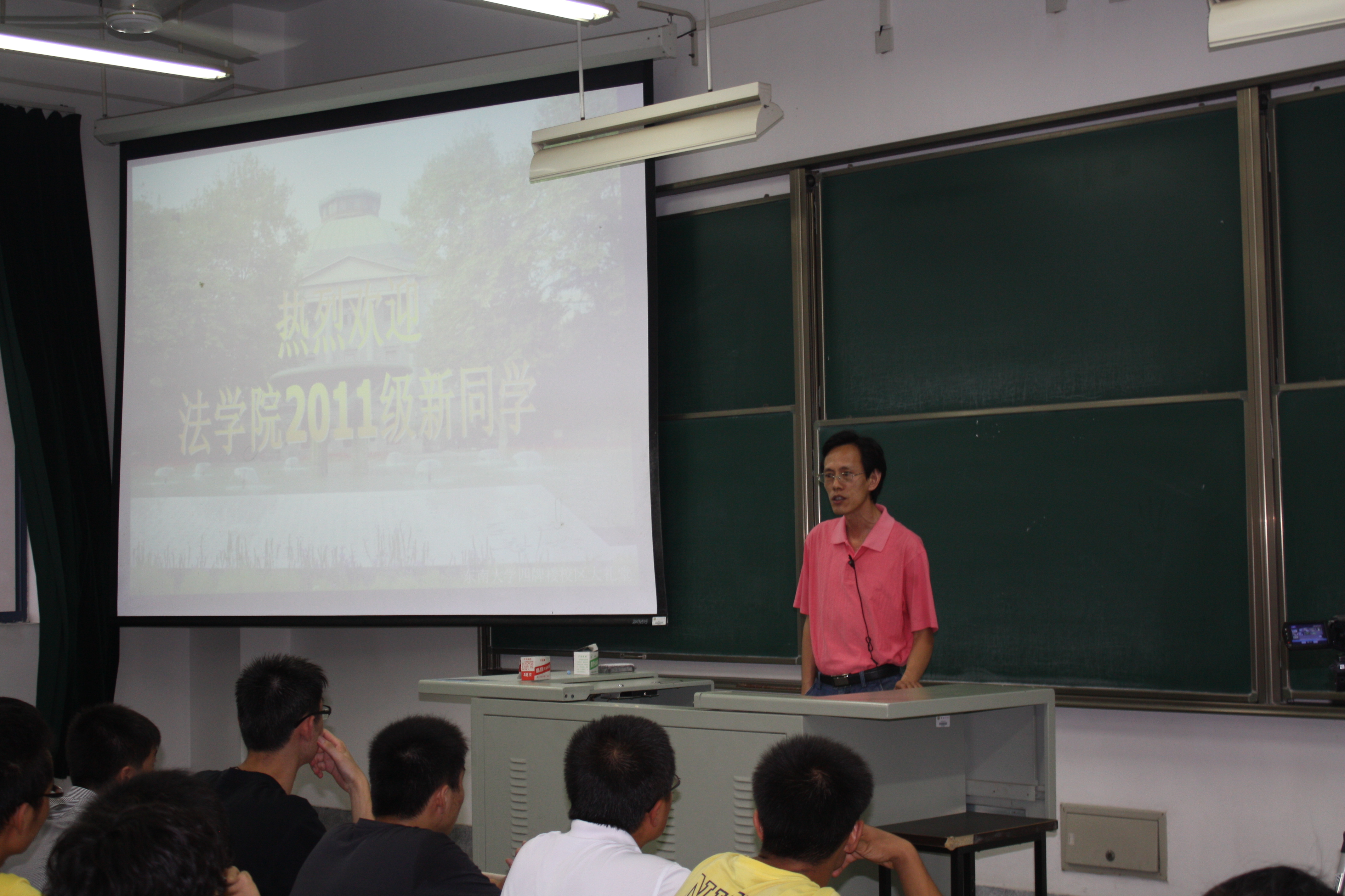 2011级新生见面会上高歌老师介绍威斯尼斯人品牌官网