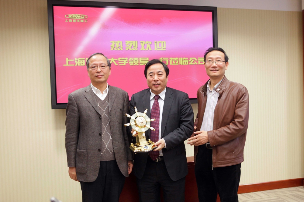 太阳城集团官方网站向上海振华重工（集团）股份有限公司赠送礼品